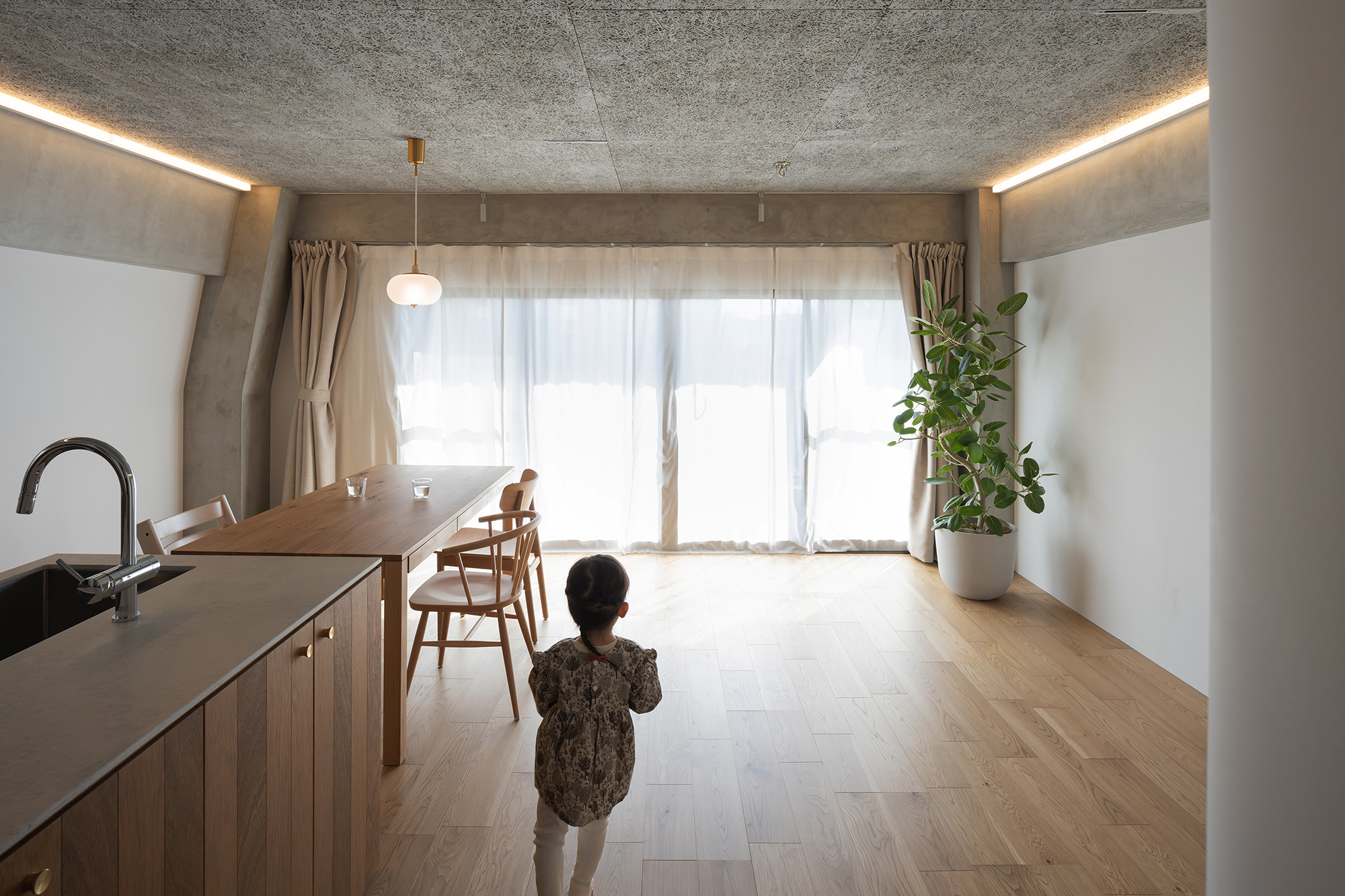 世田谷の家。光に包まれるリビング